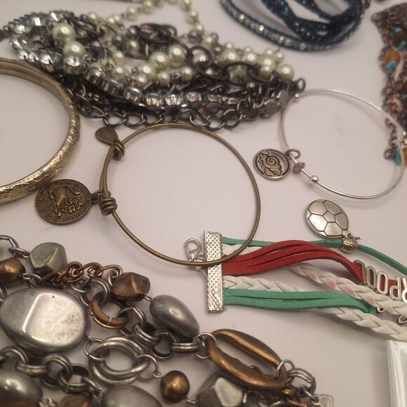 Lot Of 20 Of Used Unbranded/branded Bracelets - Picture 13 of 17